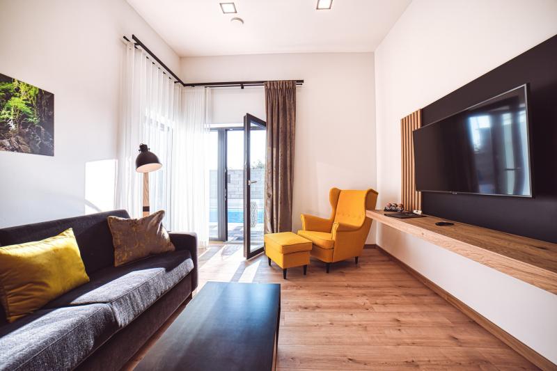 Izba Prémium apartmán pri wellness zóne v Camastra s.r.o. – Prémium apartmán obývacia izba